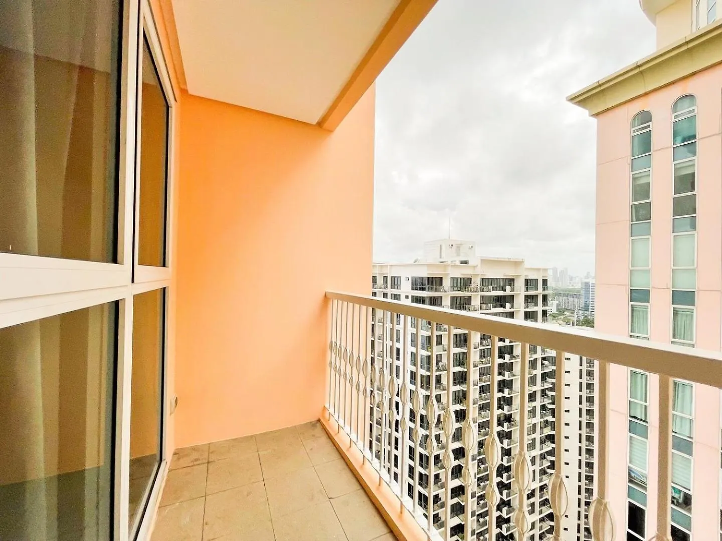 Elegant Bgc Condo Beside Venice Mall #Vlrtc27E Manila 0*,  Philippines